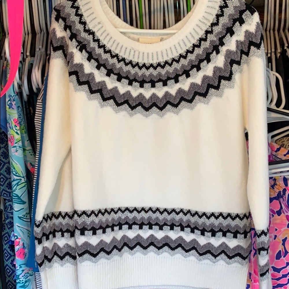 Beautiful sweater!✨